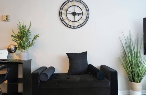 Takoma Apartment | Stylish Studio w/Free Parking/Close to Metro/Fast WIFI