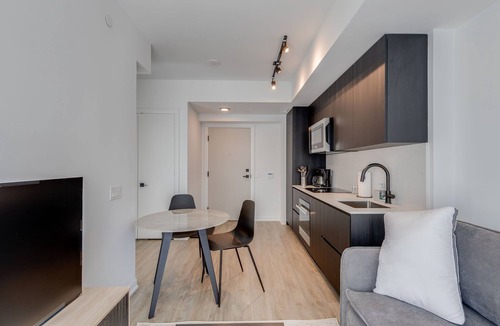 Wellington Place Condo | Stylish Sunlit Condo in Downtown Toronto