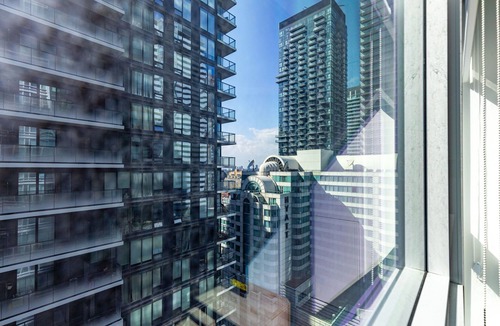 Wellington Place Condo | Stylish Sunlit Condo in Downtown Toronto