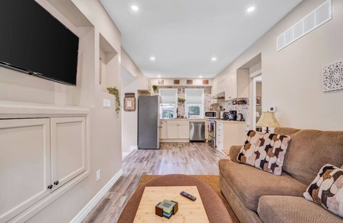 Kitchener House | Stylish Urban Escape - Close to DTK and Expwy