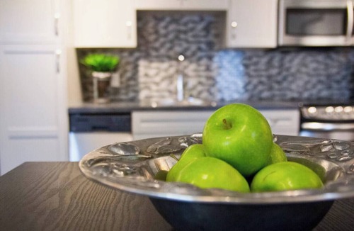 Woodbine - Lumsden Apartment | Stylish Urban Loft Parking Danforth Beaches