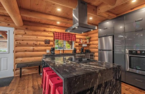 Saint-Philemon Ski Chalet | Sugar Camp