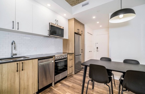La Cite-Limoilou Apartment | Suite Texas Confort | Free Parking | Rooftop BBQ & Pool