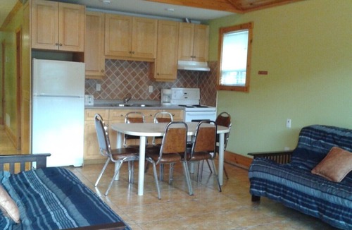 Wasaga Beach Cottage | Suites of Wasaga Beach Area 1 Unit #4