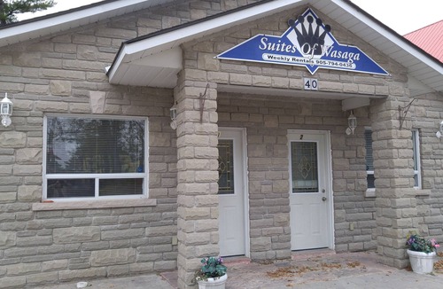 Wasaga Beach Cottage | Suites of Wasaga - Unit #1- mins walk Beach 1