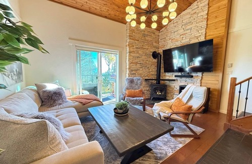 East Kootenay House | Summit View I | Pool · Views · Sleeps 8