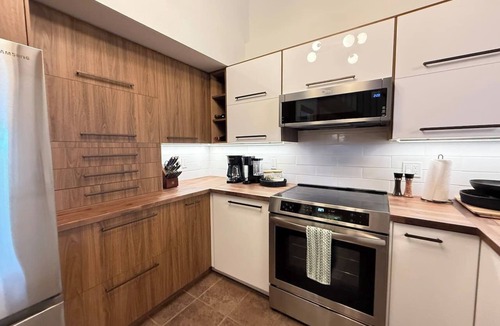 East Kootenay House | Summit View II | Pool · Views · Sleeps 6