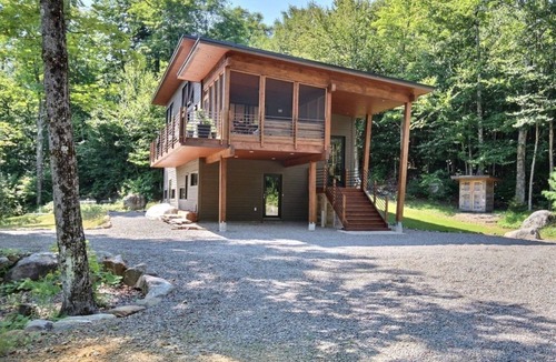 Wentworth-Nord House | Sun-drenched modern gem overlooking low-key beavers pond