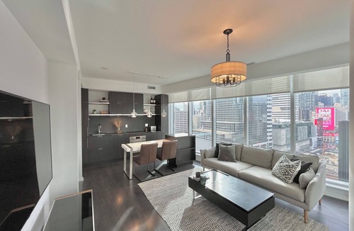 Downtown Toronto Condo | Sun-Filled Trendy Historic Condo with Gym