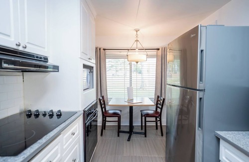 Lambton Shores Apartment | Sun & Surf Suite - 1 Bedroom Apartment