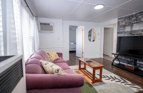 Lambton Shores Apartment | Sun & Surf Suite - 1 Bedroom Apartment