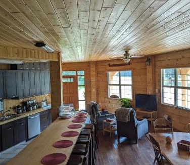Edson Bed & Breakfast | Sundance Country Lodge B&B