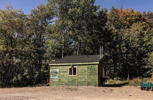 Kings County Cabin | Sunken Escapes Fox Cabin #8