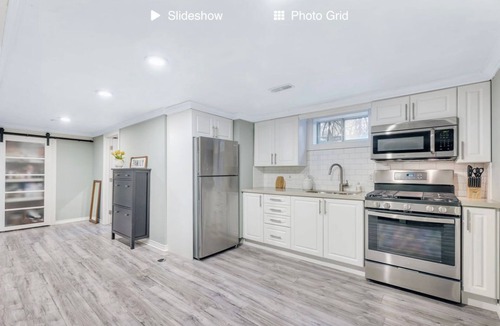 Whitby House | Sunny backyard retreat 5 min from train