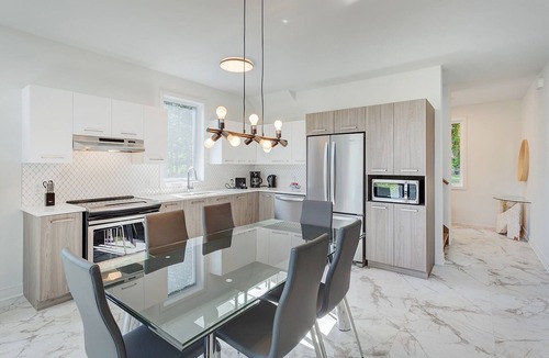 La Conception Ski Chalet | Sunny Chalet with Hot Tub near Tremblant. Pet friendly!