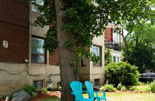 Parkdale House | Sunny One Bedroom With Parking