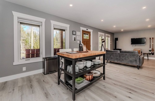 Stokes Bay Cottage | Sunset Bay Cottage – Your Year-Round Escape to Lake Huron’s Tranquil Shores