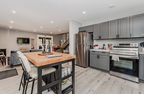 Stokes Bay Cottage | Sunset Bay Cottage – Your Year-Round Escape to Lake Huron’s Tranquil Shores