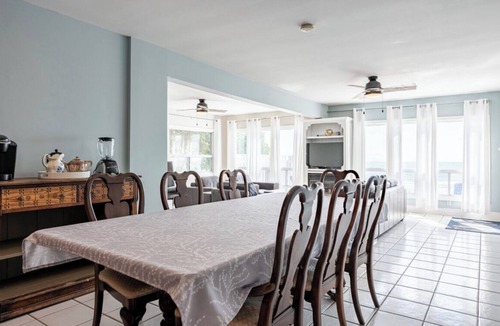 Point Abino House | Sunset Getaway on Long Beach