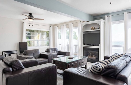 Point Abino House | Sunset Getaway on Long Beach