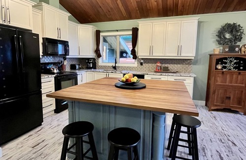 Alberta Beach Cottage | Sunset Paradise