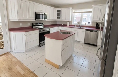 Selwyn House | Sunset Shore Cottage