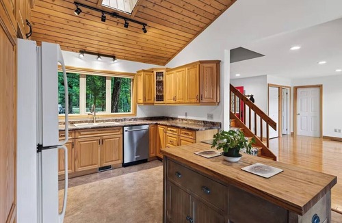 Bala Cottage | Sunset Shores Muskoka with Hot Tub