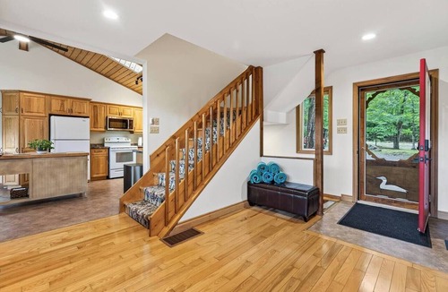 Bala Cottage | Sunset Shores Muskoka with Hot Tub