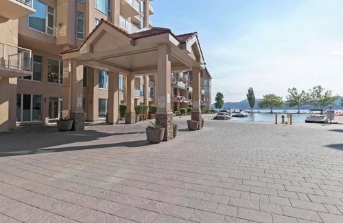 North End Condo | Sunset Waterfront Resort 9. Luxury Lakeside, Stunning 3 bed/2bath Kelowna Condo.