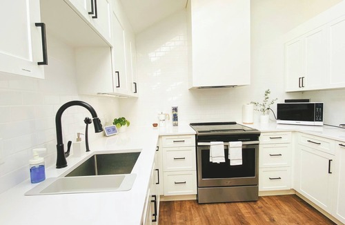 Kincardine Cottage | Sunshine Beach House - 3min to Beach - Good Times Guaranteed