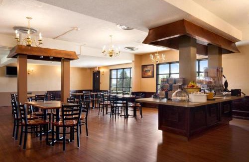 Addison Hotel | Super 8 by Wyndham Brockville