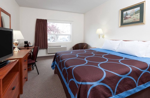 Northwest Edmonton Hotel | Super 8 by Wyndham Edmonton/West