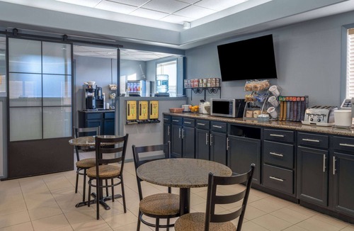 Leduc Hotel | Super 8 by Wyndham Edmonton International Airport