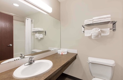 Innisfail Hotel | Super 8 by Wyndham Innisfail