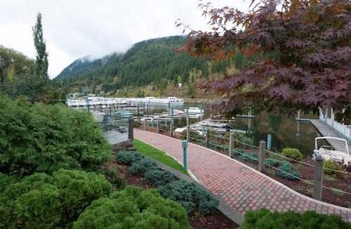 Sicamous Hotel | Super 8 by Wyndham Sicamous