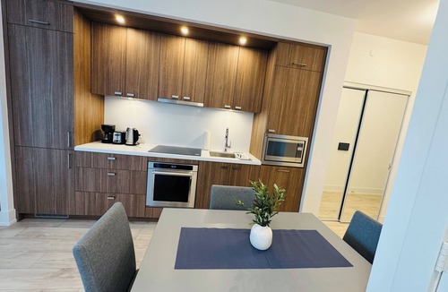 North York Apartment | Super Luxury Condo in Midtown Toronto 1 Bd, 1 Bath with 5 Star Amenities.