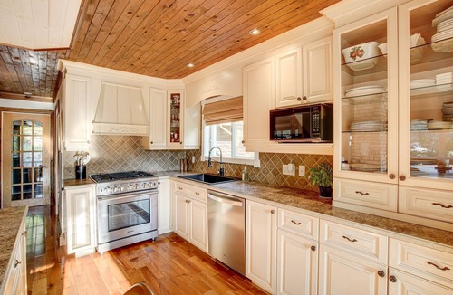 Saint Donat Ski Chalet | Superb Chalet on Lake Ouareau