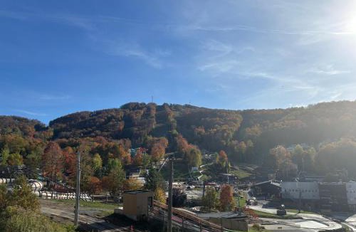 Bromont Apartment | Superbe ski-in ski-out condo