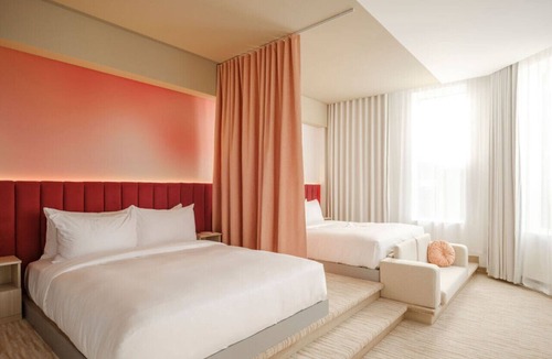 Saint-Roch Hotel | Superior Rose Suite - Rose Hôtel Invisible