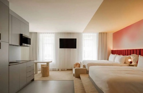 Saint-Roch Hotel | Superior Rose Suite - Rose Hôtel Invisible