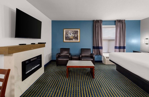 Brooks Hotel | SureStay Plus by Best Western Brooks