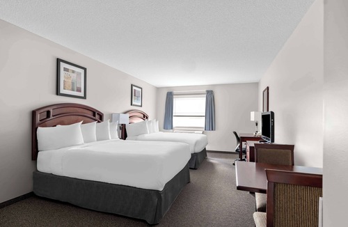 Hardisty Hotel | SureStay Plus Hotel by Best Western Hardisty