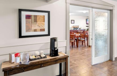Hardisty Hotel | SureStay Plus Hotel by Best Western Hardisty