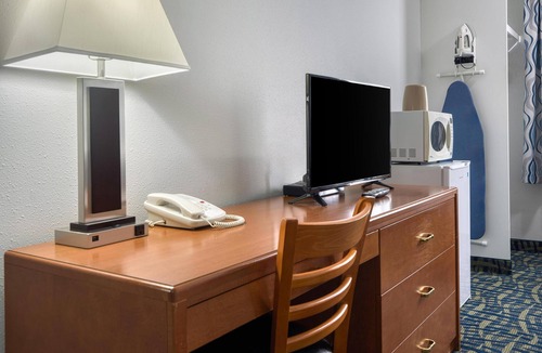 South Lethbridge Hotel | SureStay Plus Hotel by Best Western Lethbridge