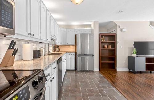 Newton Apartment | Surrey Two Bedroom Suite with Pool Access