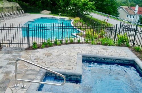 Mont-Tremblant Village Apartment | Swimming Pool Spa - Condo Mont Tremblant 2