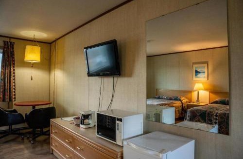 Destruction Bay Hotel | Talbot Arm Motel