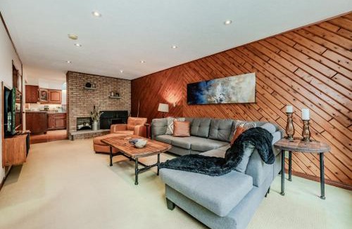 Colpoys Bay Ski Chalet | TGIF - Serene Waterfront Retreat