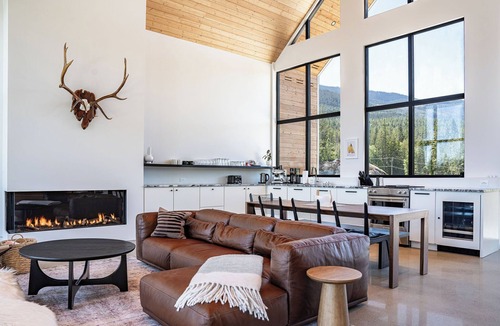 Galena Bay Ski Chalet | The Alder - Shelter Bay Estates Modern Chalet