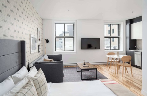 Old Montreal Apartment | The Alexander–Studio w/King Bed+Sofa Bed|Old Montreal
